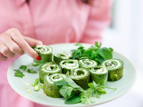 Groene omeletrolletjes met crème van gerookte forel 2
