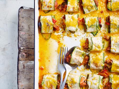 Courgetterolletjes met chili con carne 