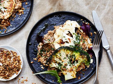 Broccoli- en bloemkoolsteaks met baba ganoush