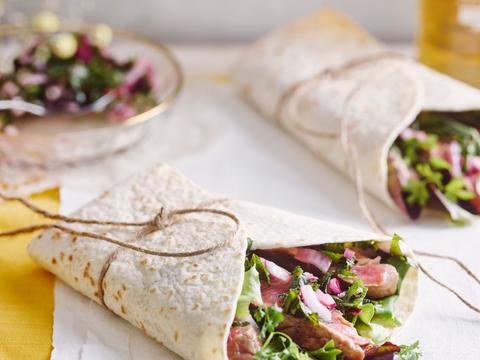 Wrap met gegrilde steak, chimichurri en sla