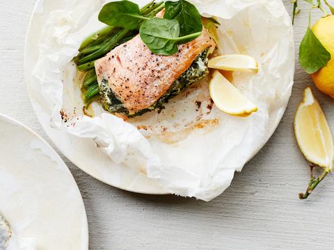 Papillot met gevulde zalm en boontjes