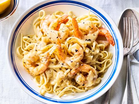 Linguine met scampi_s in kerriesaus