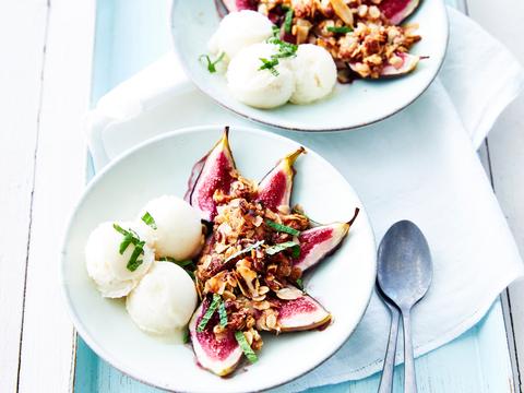 Frozen yoghurt met vijgen en notencrumble