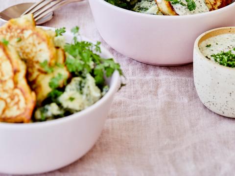 Ricottabeignets met kruiden-spinaziepuree