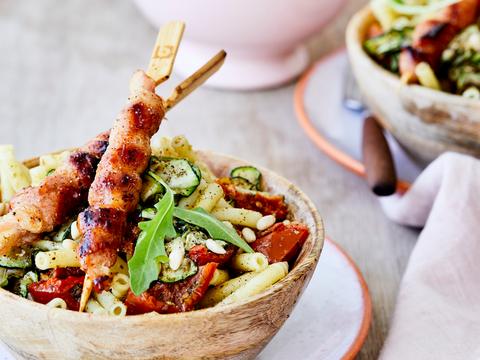 Pasta pesto met krokante spekfakkels