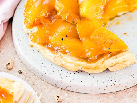Tarte tatin van mango en kardemom