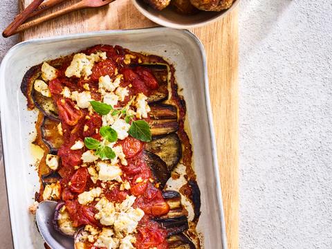 Gegratineerde aubergines met feta en lamsköfte