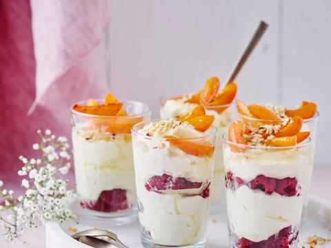Mascarponemousse met honing en gebakken abrikoos