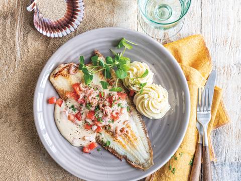 Noordzeetong met een garnaalsausje en puree