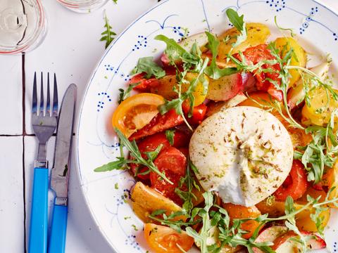 Tomatensalade met perzik en burrata