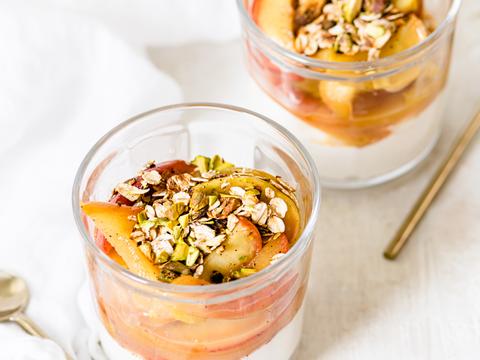 Vanilleparfait met gestoofde appel en geroosterde havermout
