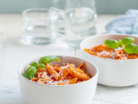 Pittige pasta met tomaat en pecorino