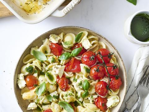 orecchiette met gekonfijte tomaatjes, gebakken feta en basilicumolie