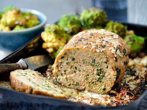Gehaktbrood met gebakken romanesco en venkel