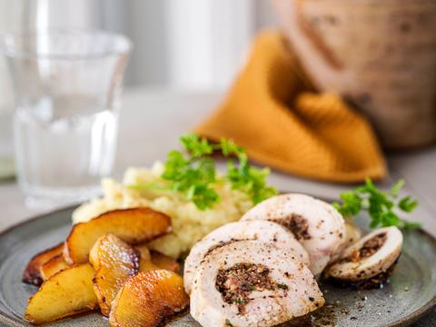 Kipfilet gevuld met champignontapenade met appeltjes en knolselderpuree