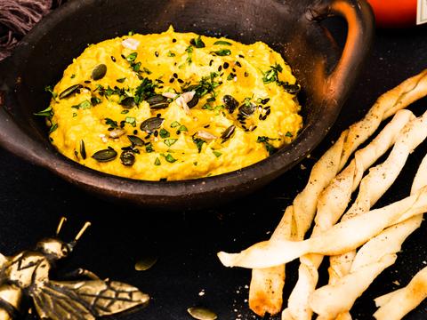 Pompoenhummus met homemade grissini