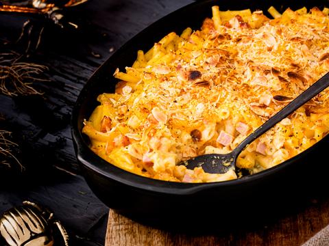 Mac and cheese met pompoen en amandelkorst