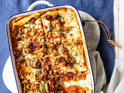 griekse lasagne met lamsgehakt, aubergine en feta