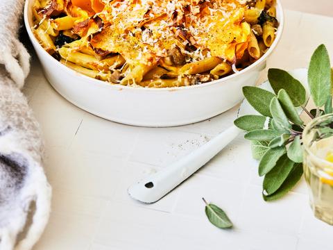 Ovenpenne met krokante pompoenplakjes