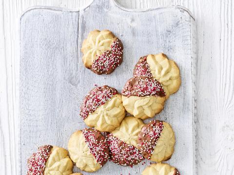 ronde spritskoekjes met chocolade
