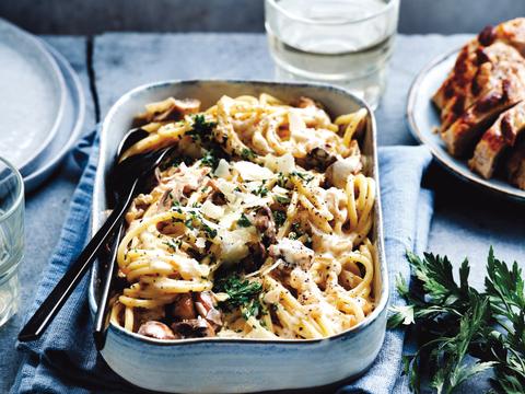 Spaghetti met champignon-knoflooksaus en varkenshaasje