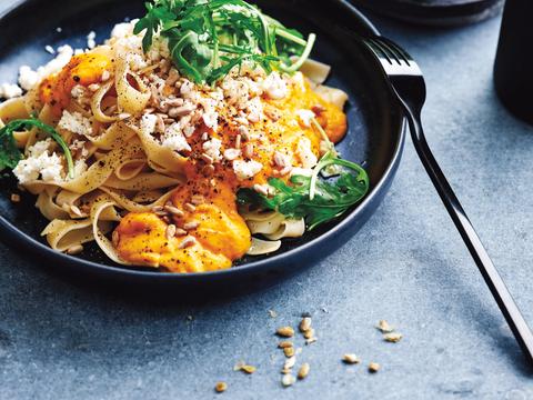 Tagliatelle met winterwortelsaus en feta