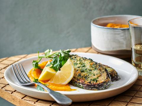 Aubergineschnitzel met wortelpuree