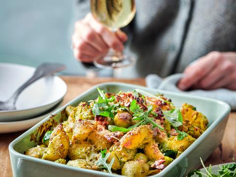 Pastaschelpen met rucolapesto en spruitjes
