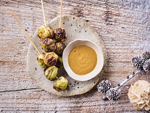 LIB47_pocket_238100_gelakte_spruitjesspiesjes_curry_pinda_dip