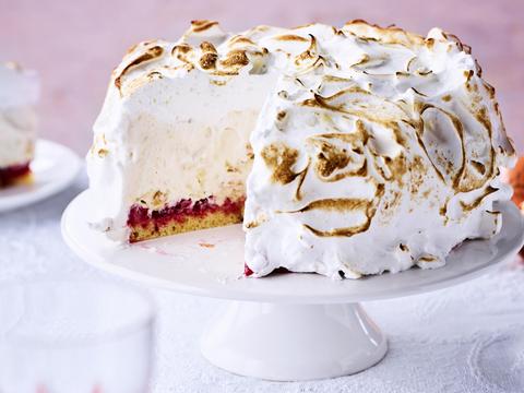 ijstaart met witte chocolade, nougat en veenbessen