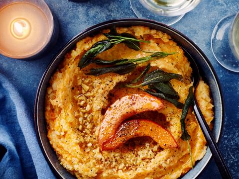 Pompoen-wortelpuree met salieolie