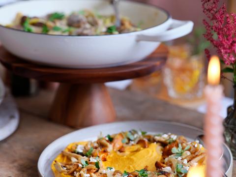 Pompoen-fetapuree met gebakken boschampignons