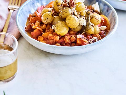 Wintertajine met warme druivensalade en pecannoten