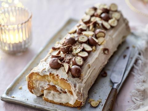 kerstbuche met hazelnootcrème en maltesers