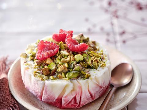vanille-semifreddo met framboos en pistaches