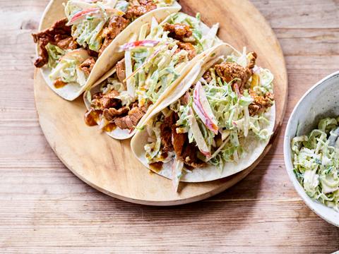 Taco’s met runderreepjes en spruitjes-appelsalade