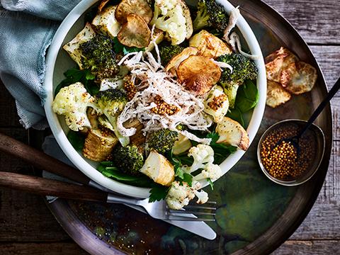 LLE_23_01_salades_245686_geroosterde bloemkool broccoli pastinaak salade pulled chicken