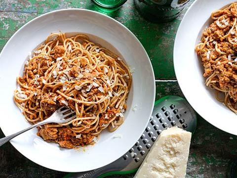 Spaghetti al ragù met paddenstoelen