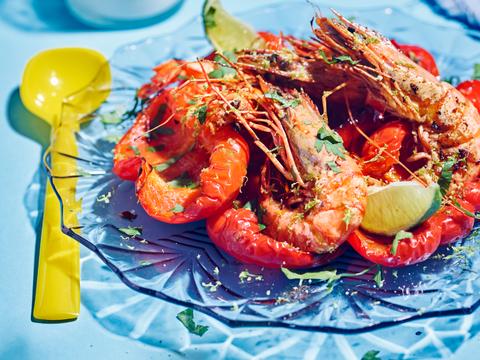 Gestoofde paprika_s met gamba’s en limoenyoghurt