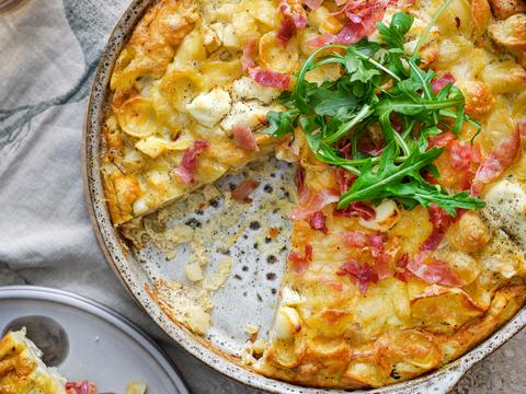 Frittata met pasta, pancetta en fontina