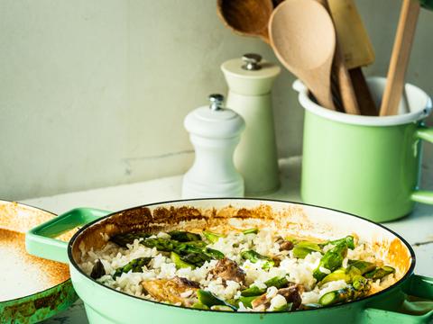 ovenrisotto met kippenboutfilets en groene asperges