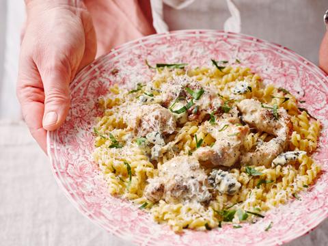 Fusilli alfredo met kip en blauwe kaas