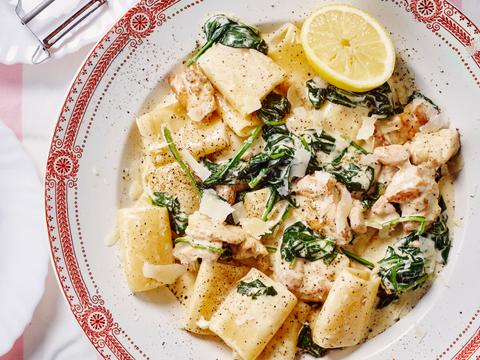 Paccheri met romige spinazie, kip en citroen