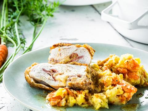 cordon bleu met gegrilde ham en raclettekaas met wortelstoemp
