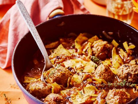 Lasagnette met gekaramelliseerde uien en gehaktballetjes
