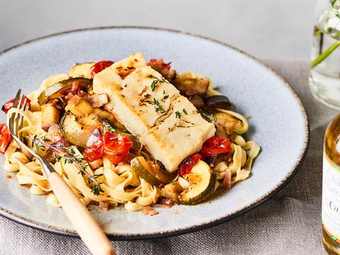 Pasta met ovenratatouille en gebakken feta