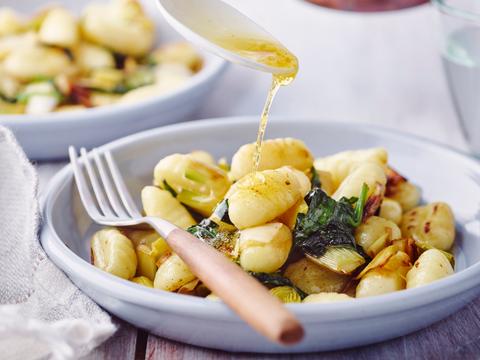 gebakken gnocchi met prei, spinazie en bruine boter
