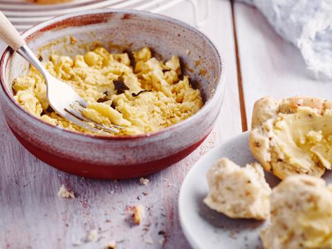 snelle kruidenbroodjes met misoboter