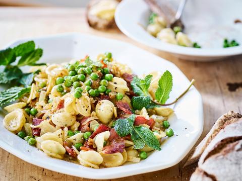 orecchiette met erwtjes en spek