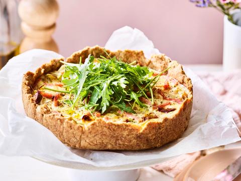 Quiche met haver-notenbodem, ricotta, prei en ham